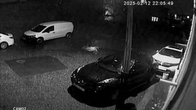 Beykoz’da panik anları: İstinat duvarı çöken bina boşaltıldı. Çökme anı kameraya böyle yansıdı