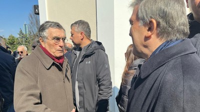 Abdullah Gül uzun süre sonra ortaya çıktı! Gazeteci Ahmet Sever'e son görev