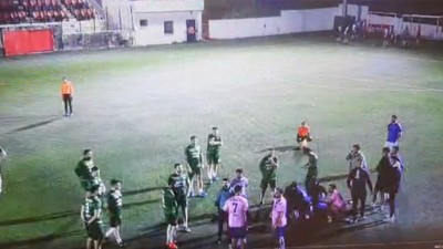 Ecel halı sahada yakaladı... Maltepe'de halı sahada fenalaşan genç hayatını kaybetti. O anlar güvenlik kamerasına yansıdı