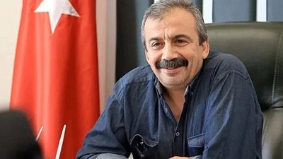 Sırrı Süreyya Önder'in Bilinmeyen Yanı Ortaya Çıktı. Geçici İmamlık Yapmıştı Cenaze Görünce Köyü Terk Etti