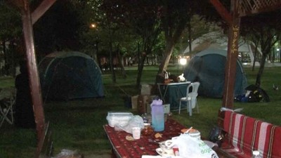 İstanbul'da deprem korkusu! 2. gecede de vatandaşlar çadırda kalmaya devam ediyor
