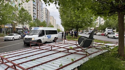 Diyarbakır'ı fırtına vurdu: Çatılar uçtu, ağaçlar devrildi, elektrik hatlarında hasar oluştu
