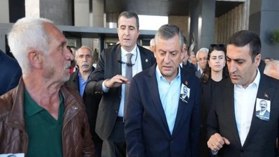 Banyoya çıplak sokup... Özgür Özel'e saldıran Selçuk Tengioğlu sapık çıktı! Hem de kendi çocuklarına...