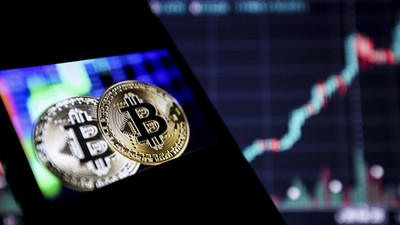 Bitcoin rekordan rekora koşuyor! 105 bin doları aştı...