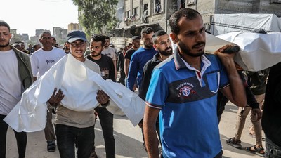 İsrail Gazze’de bir okul ve camiyi vurdu: En az 16 can kaybı