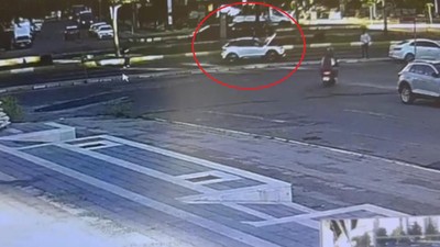 Diyarbakır'da ehliyetsiz sürücü dehşet saçtı! Lise öğrencisi Kübra'yı hayattan koparan feci kaza kameraya böyle yansıdı