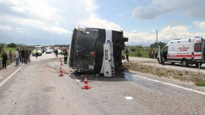 Konya'da yolcu otobüsü devrildi! Çok sayıda yaralı var