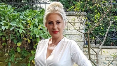 Son halini görenler gözlerine inanamıyor! 66 yaşındaki Muazzez Ersoy 30 yaşlarındaki mankenlere rakip oldu.  'Söylemeselerdi tanıyamazdık'