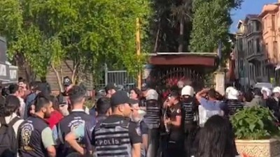 İstanbul Üniversitesi'nde Gezi anmasına polis müdahalesi: Çok sayıda öğrenci gözaltına alındı