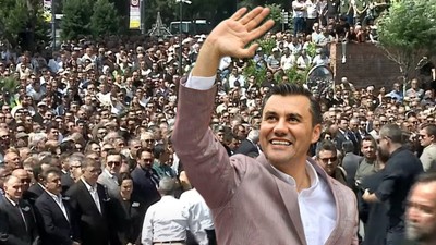 Ferdi Zeyrek'e veda! Son yolculuğuna uğurlanıyor Türkiye Manisa'nın Ferdi babasına veda diyor