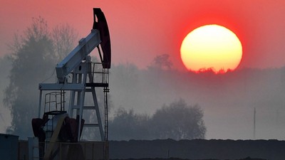 İran, ABD üslerini vurdu! Brent petrol sert düştü