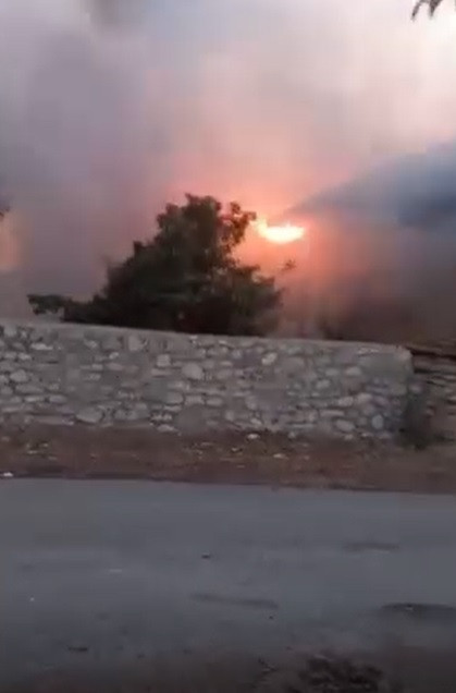 Sivas'ta korkutan yangın! Evler zarar gördü - Resim : 4