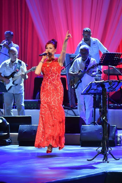 Candan Erçetin Harbiye'yi salladı - Resim : 2