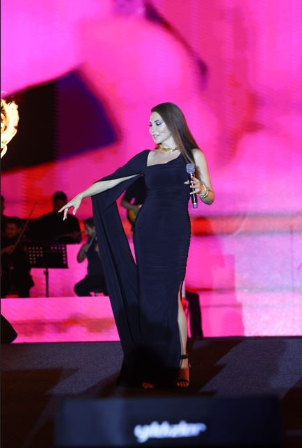 Van Kültür Yolu’nda Ebru Yaşar rüzgarı! Ebru Yaşar'ın 150 bin kişilik dev korosu! - Resim : 5