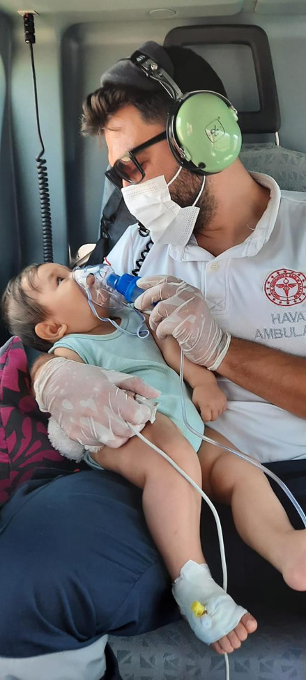 Ambulans helikopter, akrebin ısırdığı Göktuğ bebek için havalandı