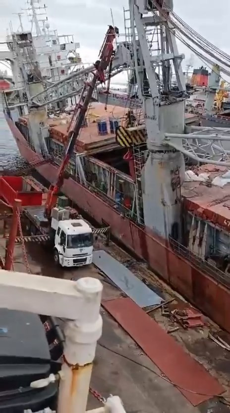 Tuzla Tersanesi’nde işçiler faciayı yaşadı! Bakımı yapılan gemi yan yattı: 1 işçiden kahreden haber