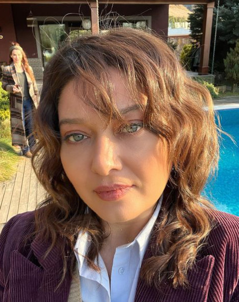 Ünlü oyuncu Nurgül Yeşilçay büyük bir trafik kazası geçirdi. Nurgül Yeşilçay'ın ağzına ve çenesine dikişler atıldı. Nurgul Yeşilçay'dan 'emniyet kemeri' uyarısı. İşte Nurgül Yeşilçay'ın son sağlık durumu