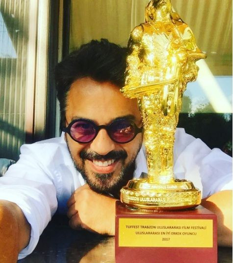 Emre Altuğ'a TUFFEST'te 'En İyi Erkek Oyuncu' ödülü!