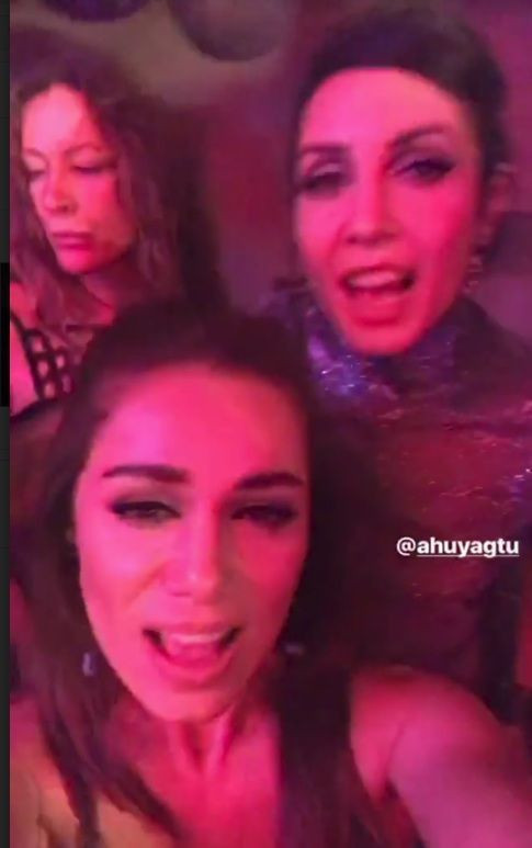 Cem Yılmaz 'Arif V 216'nın partisinde hem eski eşi ve hem de sevgilisiyle eğlendi - Resim : 2