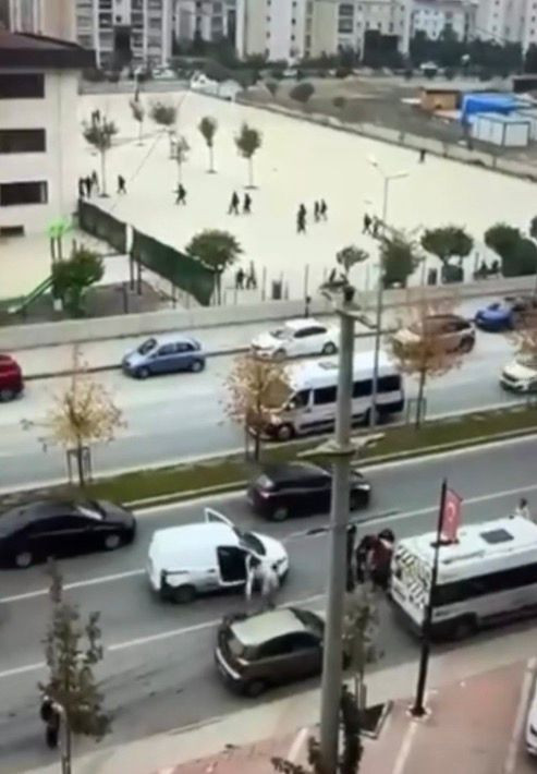 'Sinyal' kavgasında çocuğunun önünde babaya dehşeti yaşattı! - Resim : 2