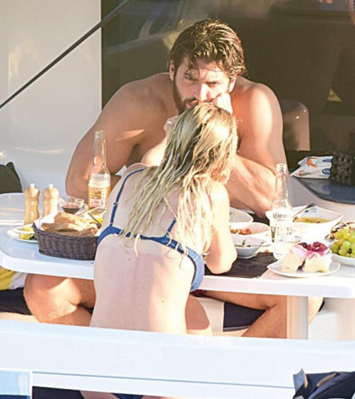 Can Yaman ve İtalyan sevgilisi Diletta Leotta, Bodrum'da tekne tatilinde... - Resim : 4