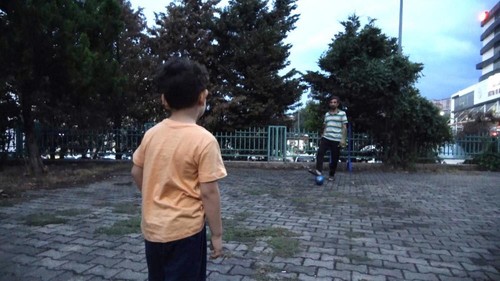 Evden atıldı; hamile eşi ve çocuğu ile iki aydır hastane bahçesinde kalıyor - Resim : 2