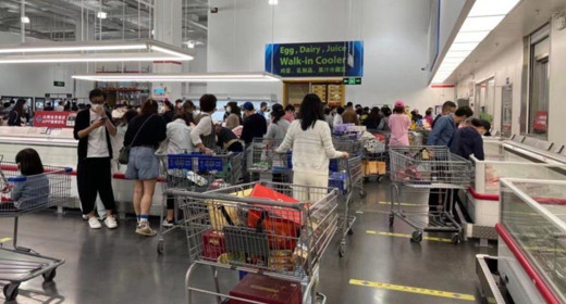 Geri mi geliyor? Vaka sayısı tırmanıyor, tüm dünyayı endişelendiren o görüntüler: Kapanma endişesi rafları boşalttı