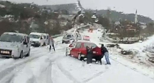 Sokaklar beyaz örtüyle kaplandı!