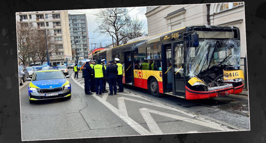 Tramvay ile otobüs çarpıştı! Çok sayıda yaralı var