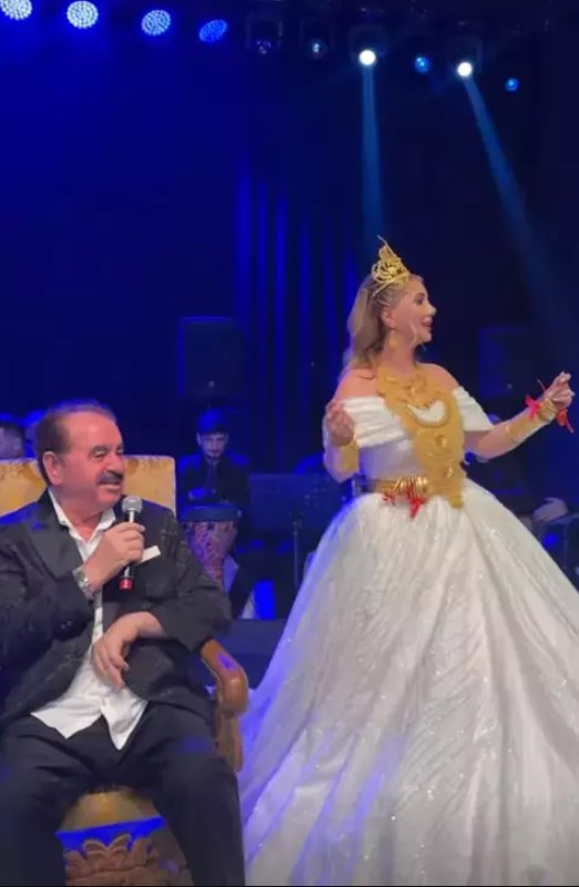 Fenomene düğününde altın yağdı! Aleyna Dalveren'in düğününde dolar ve altınlar havada uçuştu - Resim : 3