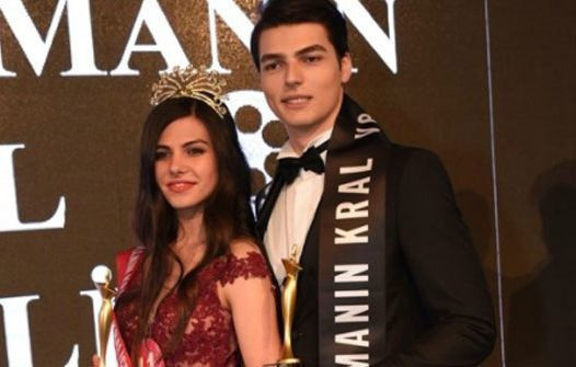 İki 'sinema kralı' Müjdat Gezen'in müzikalinde buluştu!