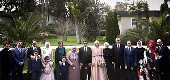 Sosyal medya, Sümeyye Erdoğan'ın gelinliğini tartışıyor!