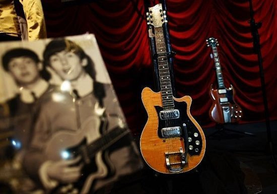 Beatles üyesinin gitarına rekor fiyat
