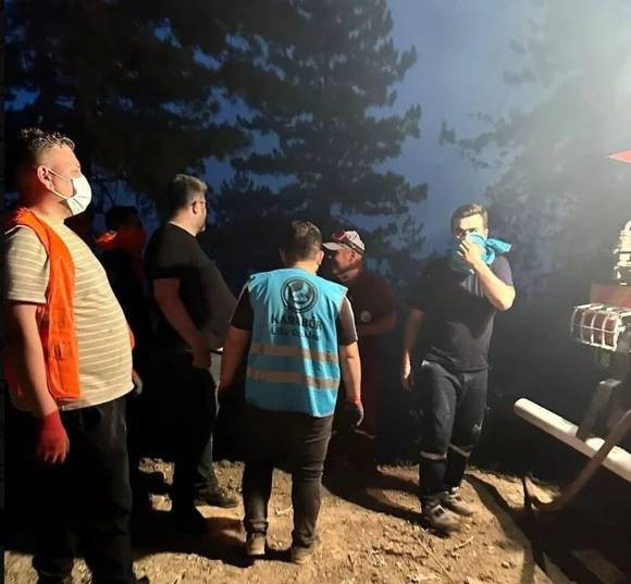 Ülkü Ocakları'ndan yangın mücadelesine destek! MHP'li İsmail Özdemir paylaştı: Ülkü Ocakları sahada... - Resim : 3