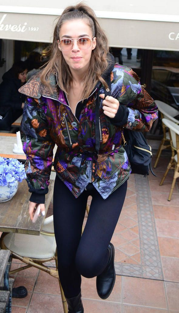 Dikkat çeken detay! Neden yüzük takmıyor? - Resim : 2