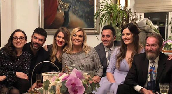 Ünlü çift nişanlandı!