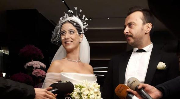 Hazal Kaya ile Ali Atay evlendi! Düğünde kalpleri ısıtan detay... - Resim : 3