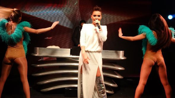 Demet Akalın'dan bu defa izin çıktı! - Resim : 2