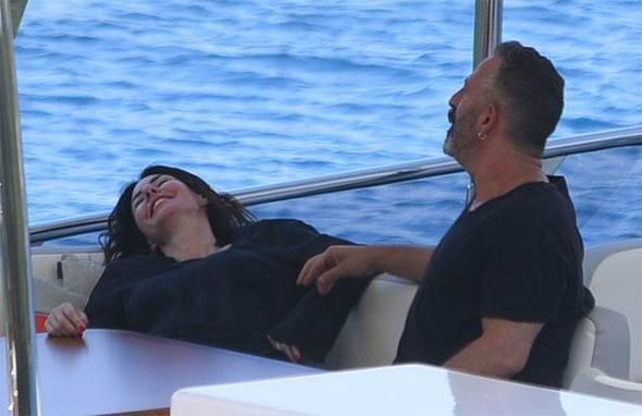 Cem Yılmaz'dan Defne Samyeli itirafı: Uzaktan hayran hayran bakardım - Resim : 5