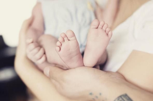 Ünlü oyuncudan bebeğiyle ilk fotoğraf geldi! - Resim : 2