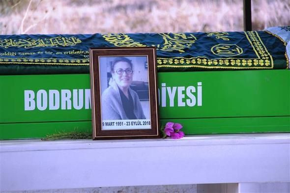 Ünlü oyuncu Salih Kalyon'dan 47 yıllık eşine veda - Resim : 5