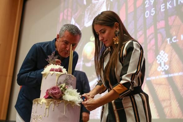 Hazal Kaya'ya büyük sürpriz! Gözyaşlarını tutamadı - Resim : 9