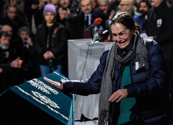 Gözyaşları sel oldu... Aytaç Arman son yolculuğuna uğurlandı! - Resim : 3