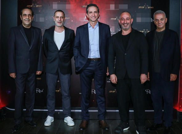 Cem Yılmaz'dan Defne Samyeli'ye: 'Bu soru evde de sorulabilirdi' - Resim : 5