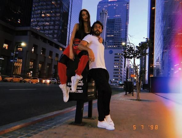 Ünlü çiftten aşk pozu!