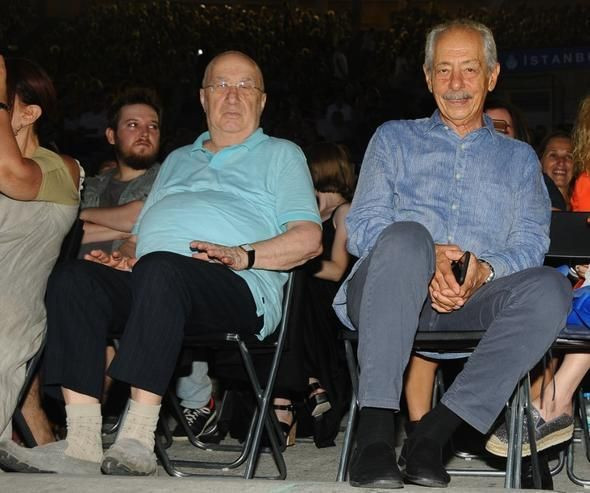 Joan Baez'den konser sonrası göbekli kutlama - Resim : 8