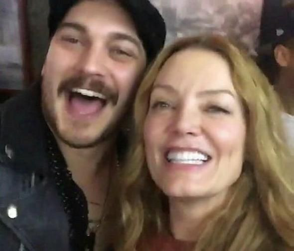 Çağatay Ulusoy'un yanındaki gizemli güzel kim?