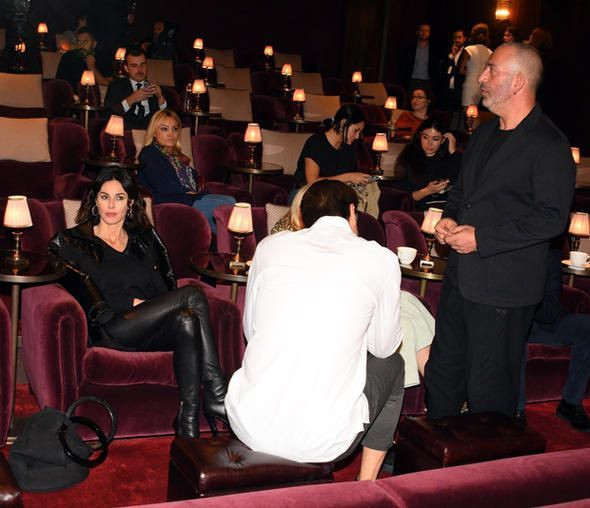 Cem Yılmaz'dan Defne Samyeli'ye: 'Bu soru evde de sorulabilirdi'