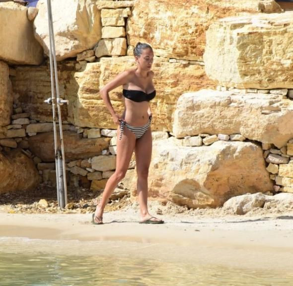 Ünlü oyuncu Çeşme'de tatilde - Resim : 4