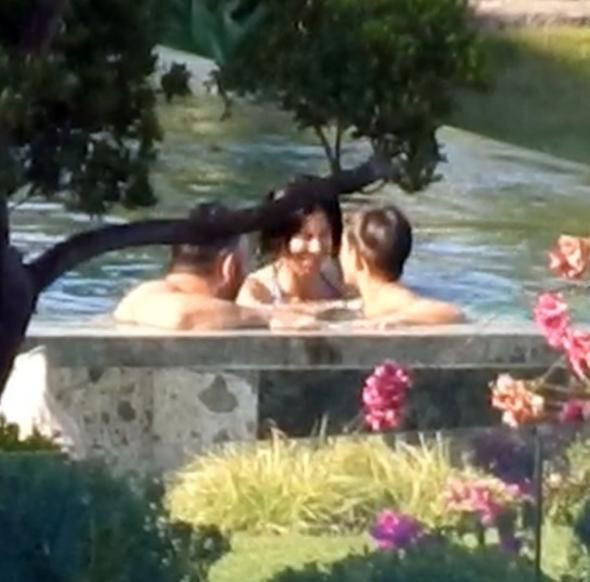 Cem Yılmaz sevgilisi Defne Samyeli'yi oğlu Kemal ile tanıştırdı - Resim : 3